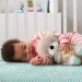 Fisher-Price: Podriemkávajúci uspávačik Vydra - Mattel (s maďarským jazykom)